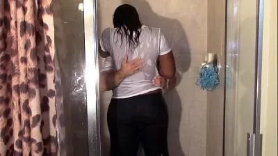 Big black booty grinding white dick in shower