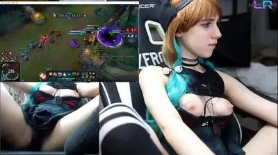 Teen playing league of legends with ohmibod 2sol2