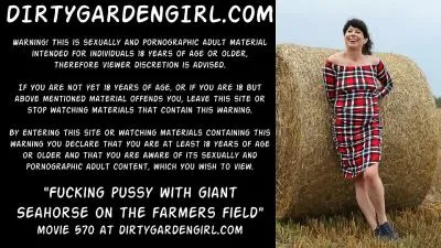 Dirty garden girls fucking pussy